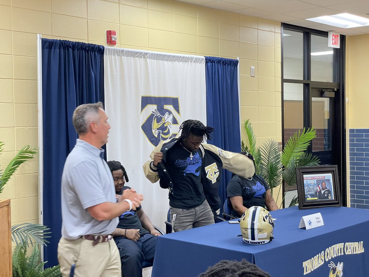 Congratulations to @DaTruthRicky for signing with Peru State College this morning! We couldn’t be more excited for him and his opportunity to play ball and study at the next level! We even let a couple Bulldogs in to celebrate with us! #TheCounty #W1NTHEDAY #TogetherWeSwarm