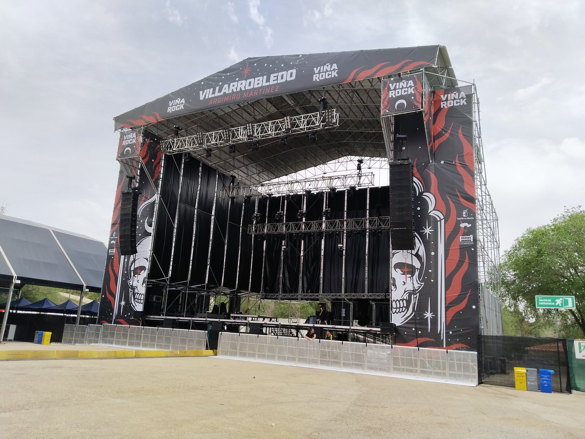 Rosa_Chavarri_'s tweet photo. Todo en marcha para arrancar el proyecto de recogida selectiva en el #VinaRock2023 ,@ecoembes https://t.co/gkcilCgvwA
