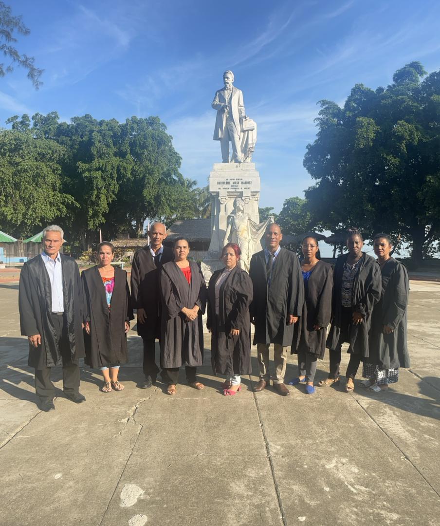 FuentesMzllo's tweet photo. Los jueces, secretarios judiciales y demás trabajadores del TMP de Manzanillo y la Sala II@TPP_Granma, firmamos el Código de Ética del Sistema de Tribunales. #ALaPatriaManosYCorazon.#SePuedeMuchoJuntos. #JusticiaEfectivaYTransparente.@RolandoArocheP. @RubenRemigioCU.@TPP_Granma https://t.co/GDGRmZYDYk