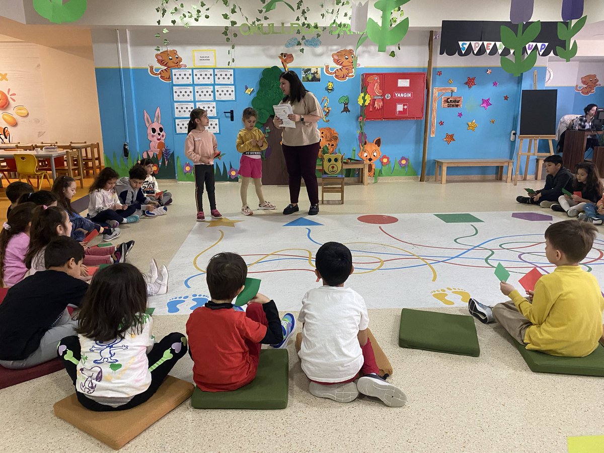 “Özgürlüğe eriştirecek eğitim,genç insanların erken yaşta kendi doğrularına ve akıllarına başvurabilme alışkanlığı kazanmalarını gerektirir.G.W.FHegel, Okul öncesi gruplarımızla “P4C - Çocuklarla Felsefe” etkinliğimizi Felsefe Öğretmenimiz MelikeNur İntepe ile gerçekleştirdik⏳📚