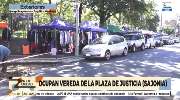 #Móvil970 <a href="/angelicagesama/">Angélica Lorena Giménez</a> | Peatones denuncian que comerciantes ocupan la totalidad de la vereda de la Plaza de la Justicia sobre la Avenida Carlos Antonio López.

👥#2EnLaCiudad
📺 <a href="/SomosGENAhora/">SomosGENAhora</a> 
📻 #Universo970AM