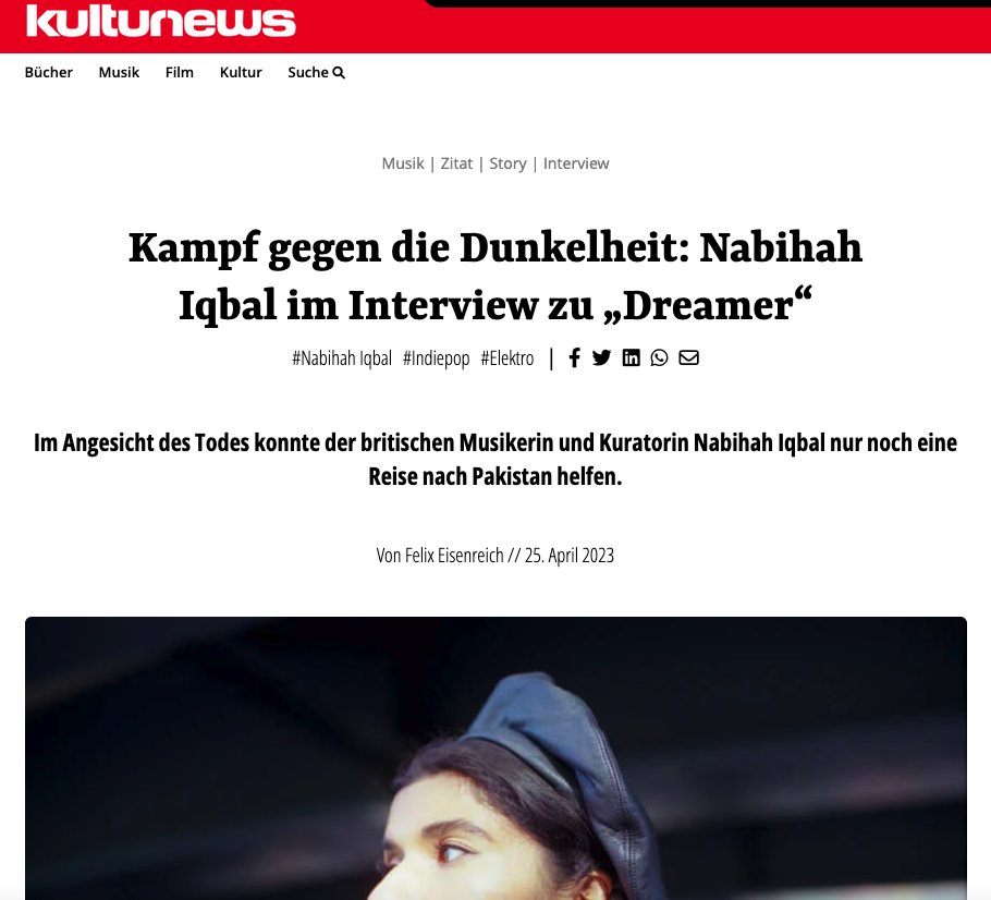 Happy release day, <a href="/nabihahiqbal/">Nabihah Iqbal</a>! Unsere Wave-Expertin veröffentlicht heute ihr 2. Album #DREAMER! Im Vorfeld hat <a href="/kulturnewsde/">kulturnews</a> mit der Musikerin über die bewegte Entstehungsgeschichte des Albums gesprochen: kulturnews.de/kampf-gegen-di…
"DREAMER" hören/ kaufen: nabihahiqbal.lnk.to/dreamer