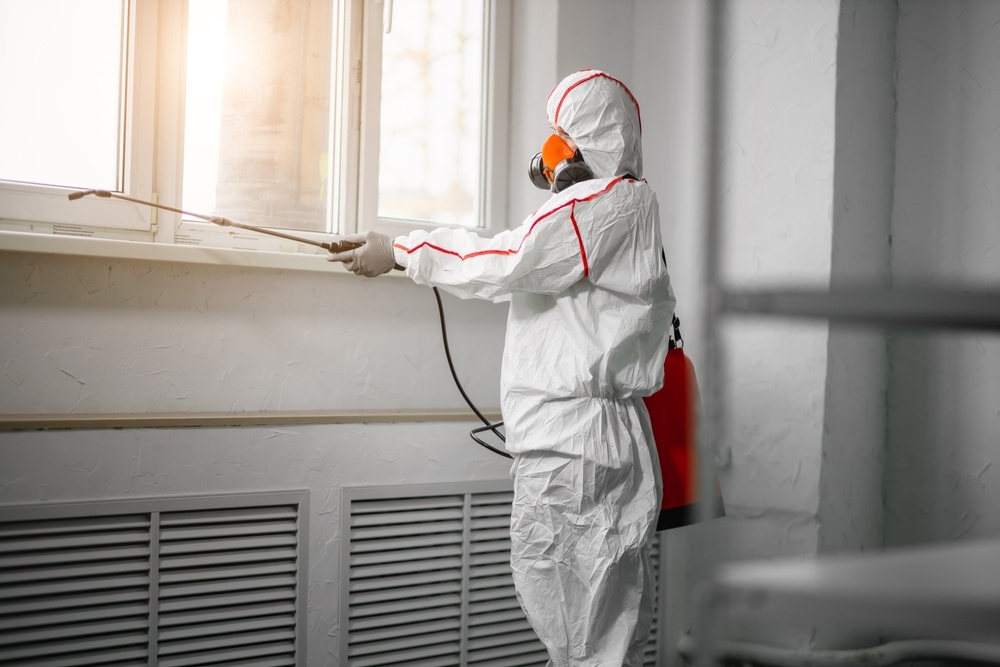 Dealing with mold? DIY removal can be risky &amp; even dangerous. Check out our blog to learn why it's important to hire an experienced restoration company for mold removal.

escarosacleaningandrestoration.com/the-dangers-of…

#moldremoval #DIY #healthwarnings #restorationcompany #Pensacola
