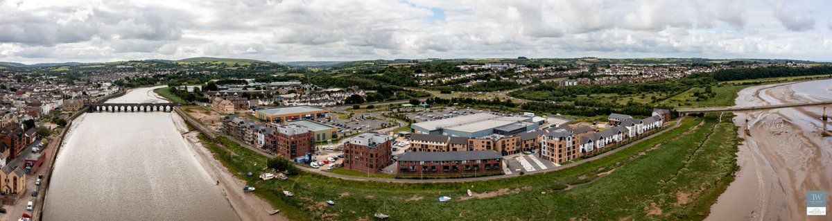 AnchorwoodLtd's tweet image. From one bridge to another, on the left Barnstaple Long Bridge and on the right the Taw Bridge.
In between is our Taw Wharf development, built of considered homes that closely reference the site’s maritime history and its riverside wharf location. #ethicaldeveloper #anchorwoodltd
