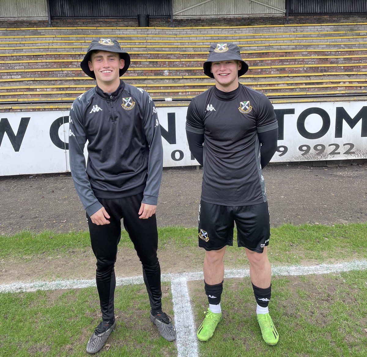 🪣 Bucket hats are now back in stock and available online!

📦All hat pre-orders will be posted in the coming days. 

🔗 pollokfc.sumupstore.com/product/bucket…