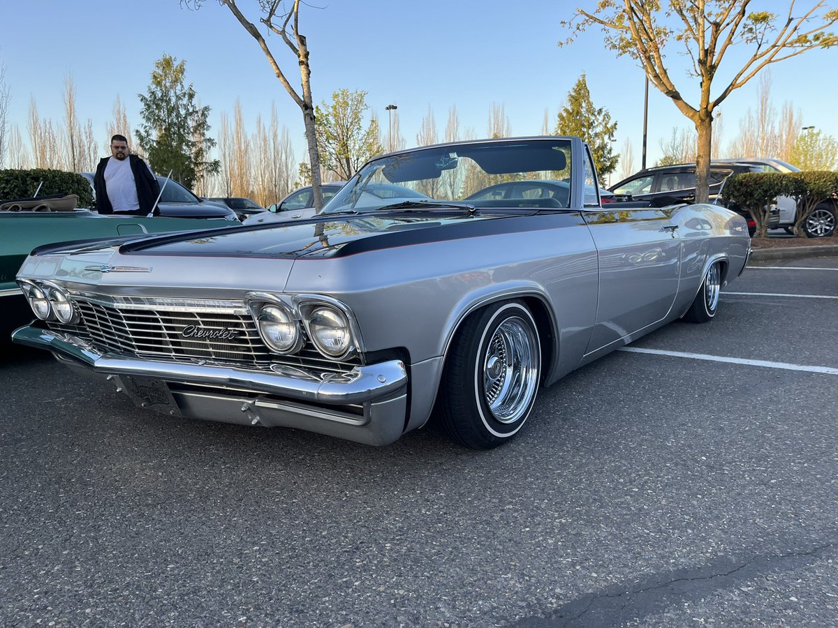 jamcamman's tweet image. Tune into @fox12oregon as @JoeVFox12 previews the 82nd  Ave of Roses 🌹 Parade