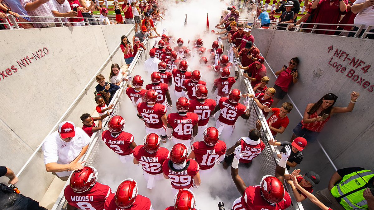 SupremeDre8's tweet photo. Blessed to receive an offer from the University of Arkansas🙏🏾 #AGTG @RivalsFriedman @247Sports @CoachMTurner https://t.co/kR7XiFufa6