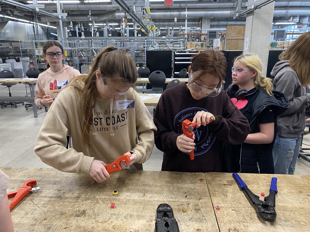 We had an amazing day this week @FlemingCollege learning about career opportunities for women in skilled trades.

@skillsontario  @kprschools  @KPRTandL  @crgummow  
#womenintrades #MakerEd #AlwaysLearningKPR