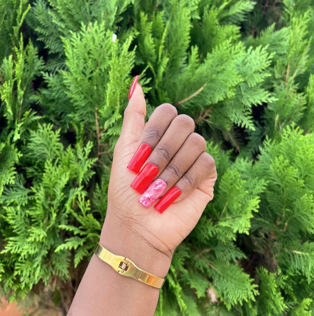 nailsbyebss's tweet photo. Did you know applying press on nails with adhesive tabs allows you switch up your look as many times as you want without damaging your natural nails? 
They’re perfect for people who love nails but can’t have them on for daily activities or just want to rock them for an event!💕 https://t.co/uH8VfGBsQV
