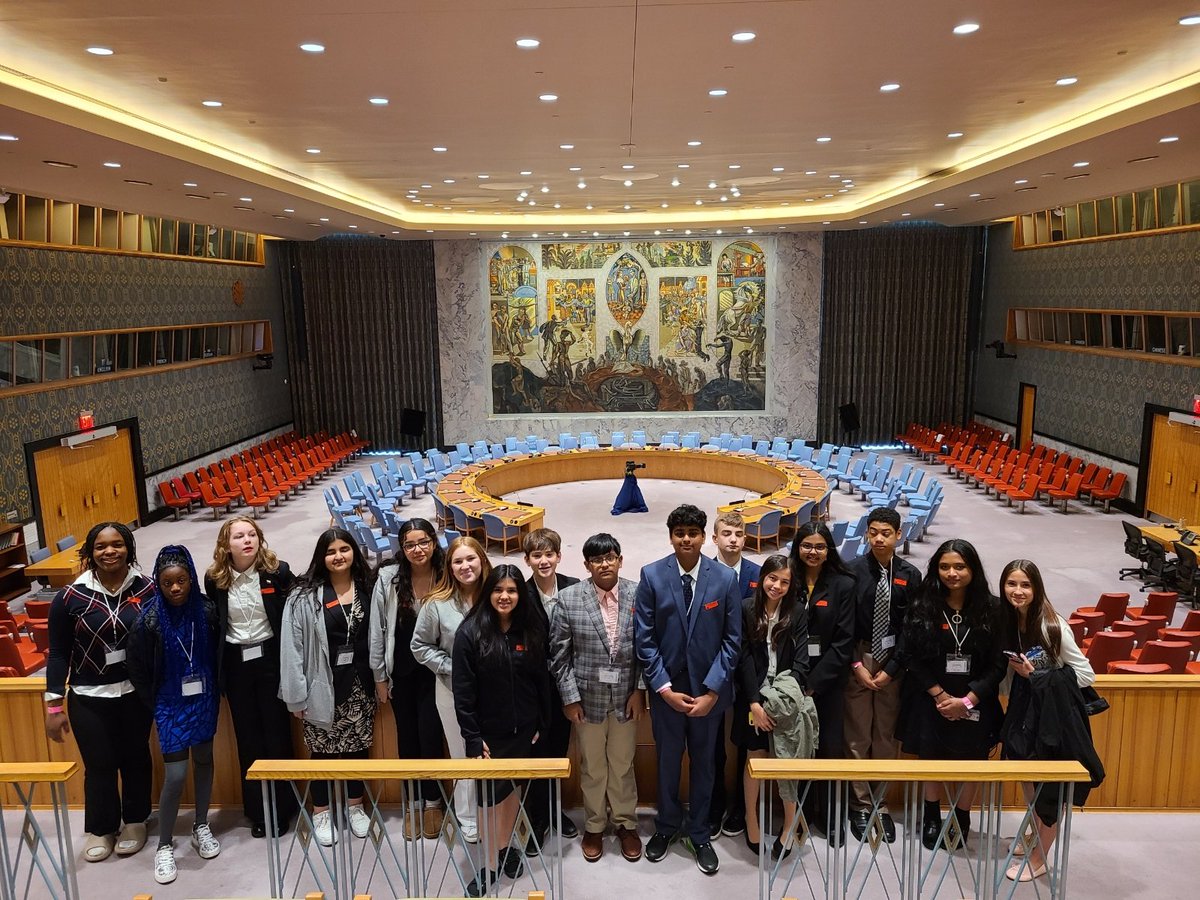 TeachChristel's tweet photo. @LMSNation Model UN Team tourin' UN Headquarters in the iconic Security Council room! https://t.co/2eAvg2EpCx