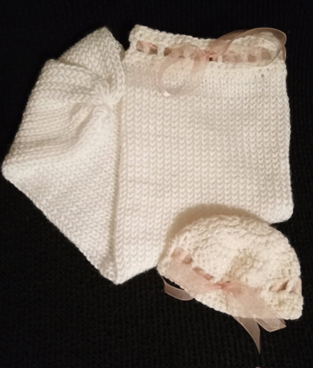 Made_by_Mich_20's tweet photo. Look at this sweet little #newbornset! Perfect for #newbornphotos or #goinghomeoutfit! 20USD delivered locally or 25USD shipped in the US. More colors available. Comment or message me to order. #crochet #crocheting #knit #knitting #handmadegifts #handmadebyme #babyshowergift https://t.co/TwW1GfoBGl