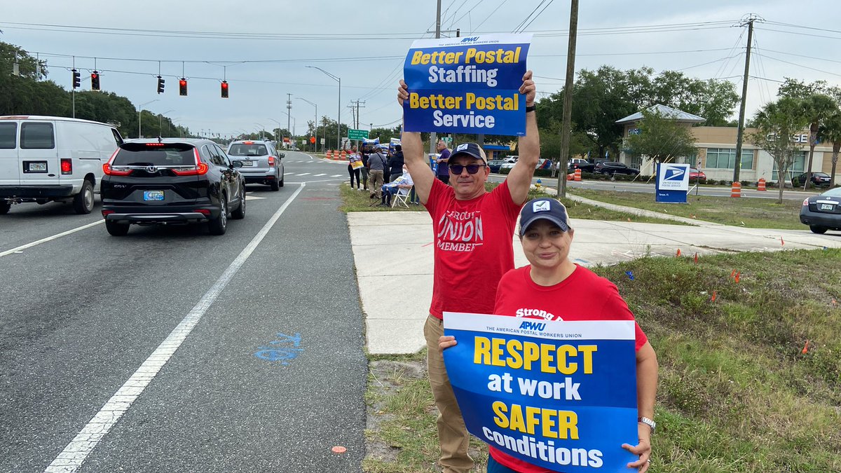 Here in Tampa, @APWUnational Locals 259 & 1462 are calling on Postal Service management to address staffing issues and the toxic work environments that members face every day. #WorkersMemorialDay #SpeakUpTogether