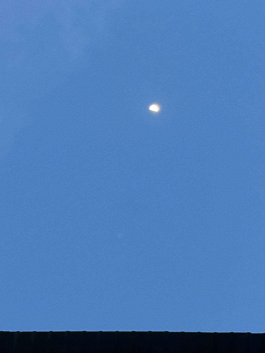 bosswomenn's tweet photo. Moon reminds me of you🩵 https://t.co/sHmRi0JOu7