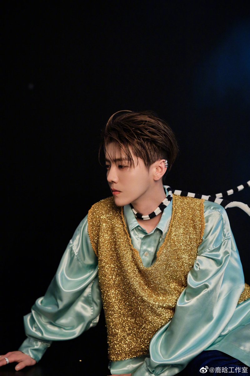 LuHanBrasil's tweet photo. [#WEIBO] 26.04.23 Atualização do #LuHanStudio:

“Mais bonito que o chefe Lu de hoje é apenas o chefe Lu de amanhã!”

cr.: luking0420
pt-br: luhanbrasil

#LuHan #鹿晗 https://t.co/YERkAXQzNR