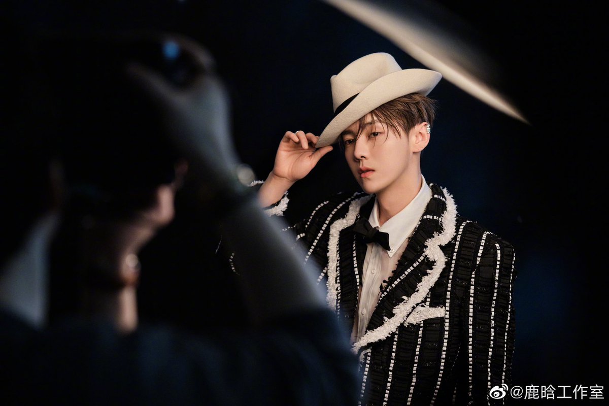 LuHanBrasil's tweet photo. [#WEIBO] 26.04.23 Atualização do #LuHanStudio:

“Mais bonito que o chefe Lu de hoje é apenas o chefe Lu de amanhã!”

cr.: luking0420
pt-br: luhanbrasil

#LuHan #鹿晗 https://t.co/WYJ3OEflyV