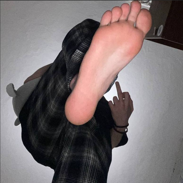 TeenmasterKir's tweet photo. Time to pay up piggy. You know you lose control at the sight and smell of my sweaty alpha soles 
#footfetish #humiliation #macrophilia #malefeet #findom https://t.co/tnkWNA2RBd