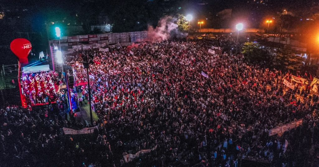 raulatorre's tweet photo. Vamos seguir trabajando para que todos tengan acceso a un sistema de salud digno, y que cada profesional tenga las herramientas para ejercer la profesión de manera adecuada ¡Faltan 2 días para que estemos MEJOR! #SantiPresidente #Lista1 #RaulLatorreDiputado #Opcion1 #LizaSenadora https://t.co/WfYUNGdDJr
