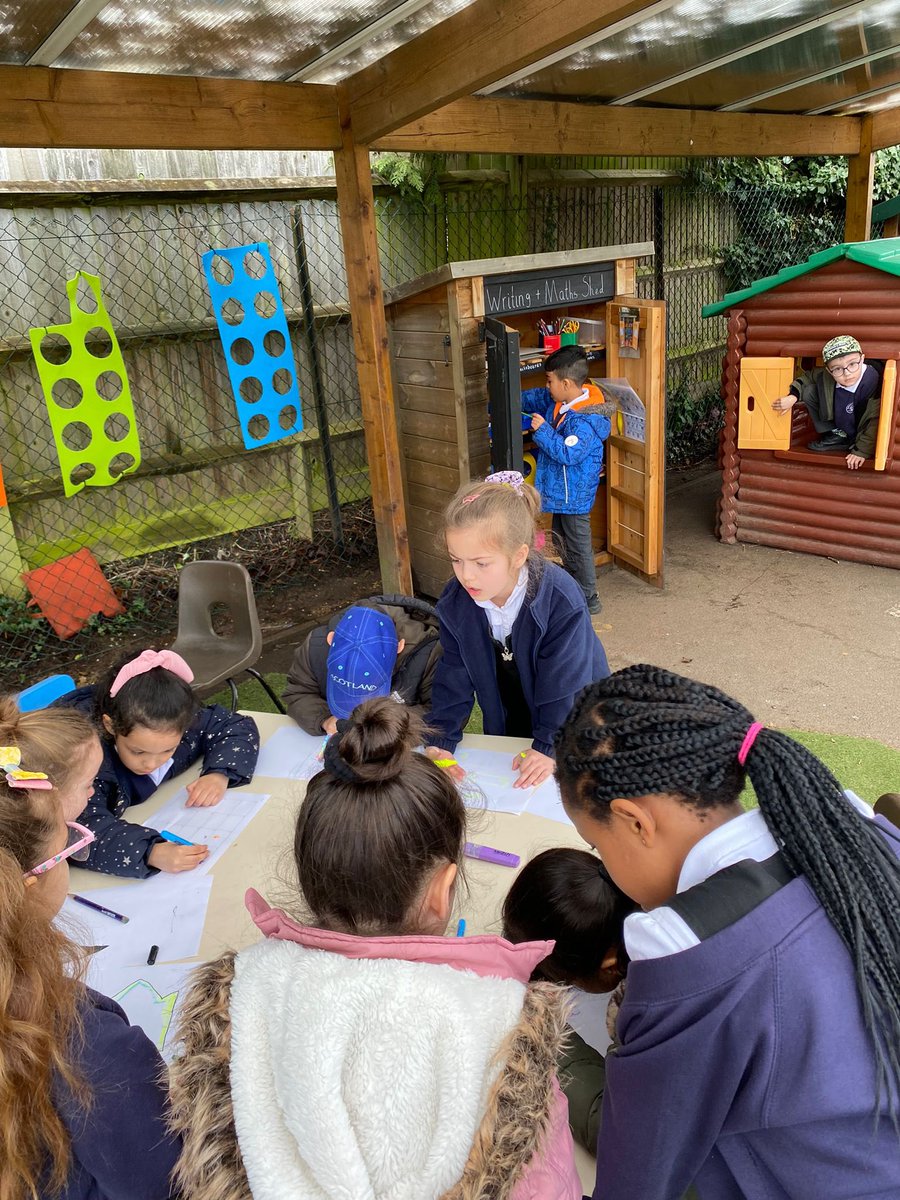 MissSpenceBF's tweet photo. Year 1 are enjoying their updated outdoor space. 
@HeadBeechfield @BFS_Watford @MrsCheungBF https://t.co/lPMyoSyEW6