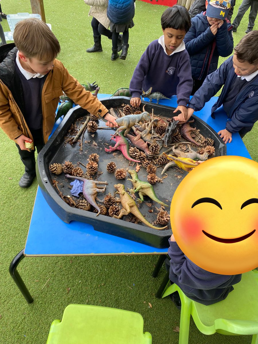 MissSpenceBF's tweet photo. Year 1 are enjoying their updated outdoor space. 
@HeadBeechfield @BFS_Watford @MrsCheungBF https://t.co/lPMyoSyEW6
