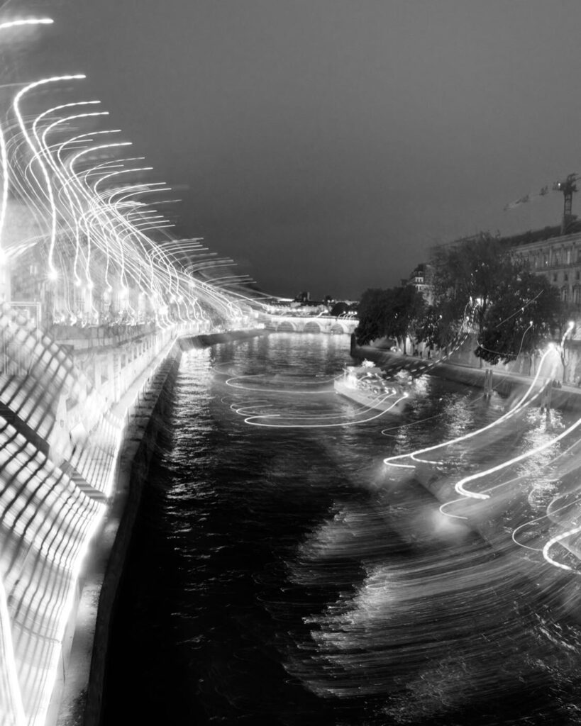 Le Pont-neuf vu du pont Saint-Michel

#nightphotography #blackandwhitephotography #parisvibes instagr.am/p/CrlTbq0oT2L/