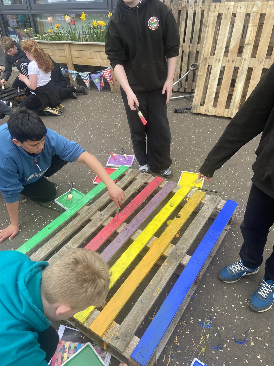 A great morning working with pupils and parents to develop our outdoor area. We painted pallets for chalkboards and planters, planted seeds and herbs in tin cans and made bird feeders. #outdoorplay