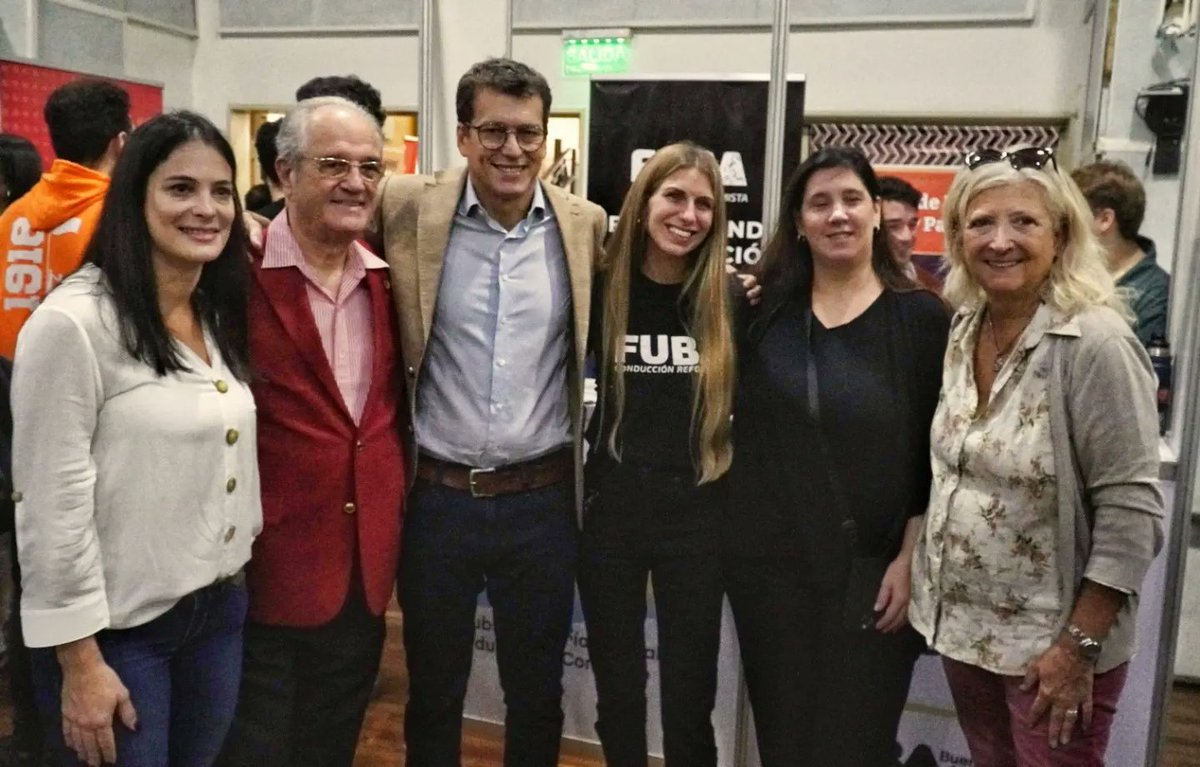 marielacoletta's tweet photo. Ayer visité una nueva Expo Empleo de la Ciudad organizada junto con la @conduccionFUBA. Es un orgullo ver cómo la Ciudad y la universidad pública se unen para acompañar a los más jóvenes en la búsqueda de sus primeras oportunidades laborales. Es por acá 🙌🏻. https://t.co/9odni0w0FJ
