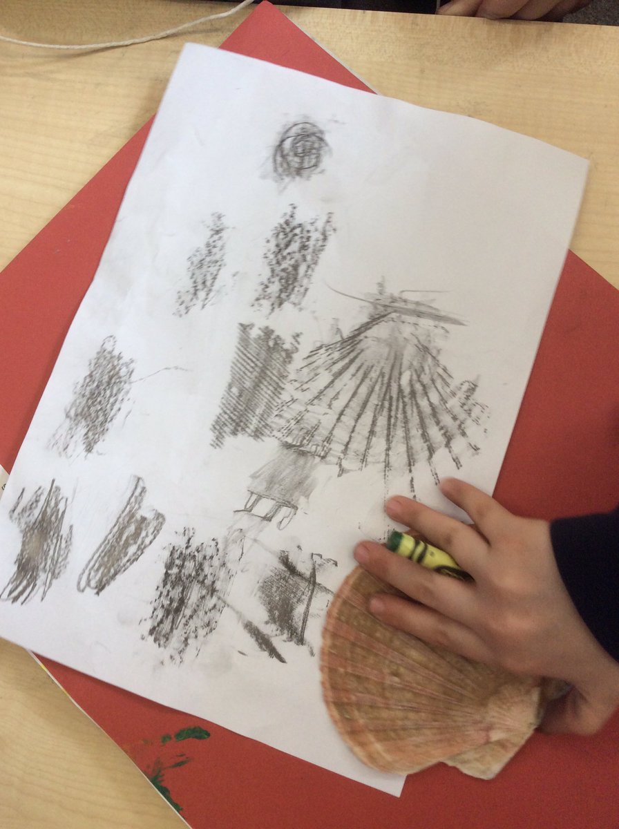 SPMVElm's tweet photo. This afternoon Elm Class have been exploring different textures to create these beautiful pictures! https://t.co/RfjkjczKt0
