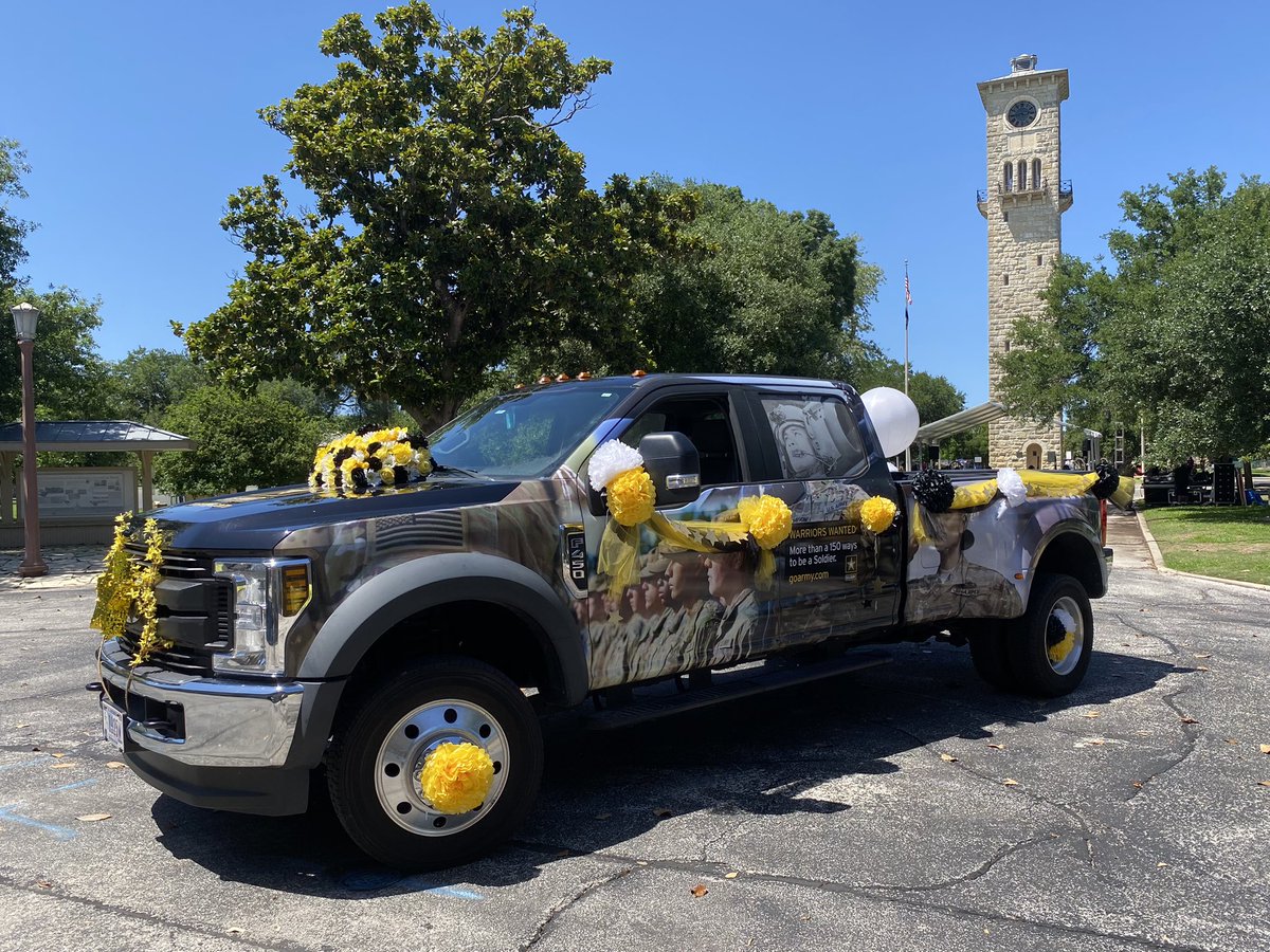 Good morning #tanktwitter! VIVA FIESTA! #battleofflowers #militarycityUSA #vivafiesta2023 #paradelife <a href="/FiestaSA/">Fiesta San Antonio</a> <a href="/USArmy/">U.S. Army</a> @ArmyChiefStaff <a href="/SecArmy/">Secretary of the Army</a> <a href="/USArmySMA/">enmanuelgt</a> @FortBenning <a href="/1stArmoredDiv/">1st Armored Division</a> @iii_corps
