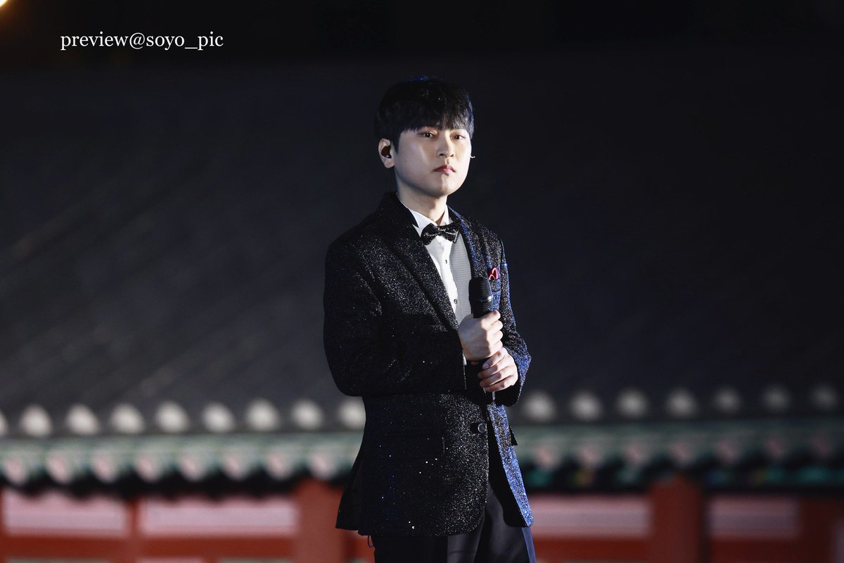 하 진짜 귀여운데 멋있어 애기 같은데 전하 같기도 해