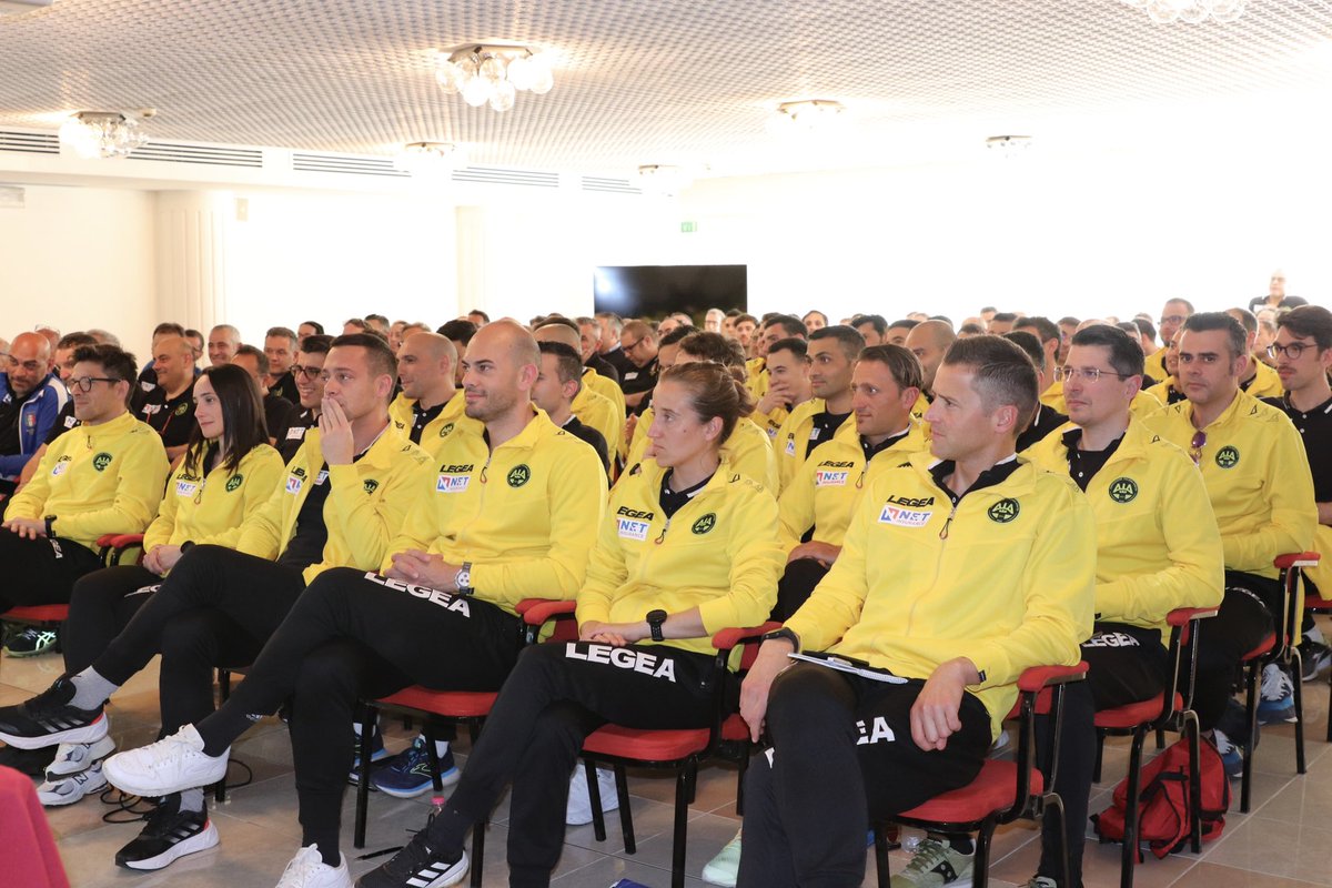 AIA_it's tweet photo. È iniziato a Cervia (RA) il primo #raduno #playoff congiunto della #CAN5Élite, #CAN5 e #CON5.
II Responsabile Galante: “Il nostro sapere nasce dagli incontri, dalla formazione e dalla continua voglia di far sempre meglio”.
#AIA #arbitri #calcio https://t.co/2irDAyudAf