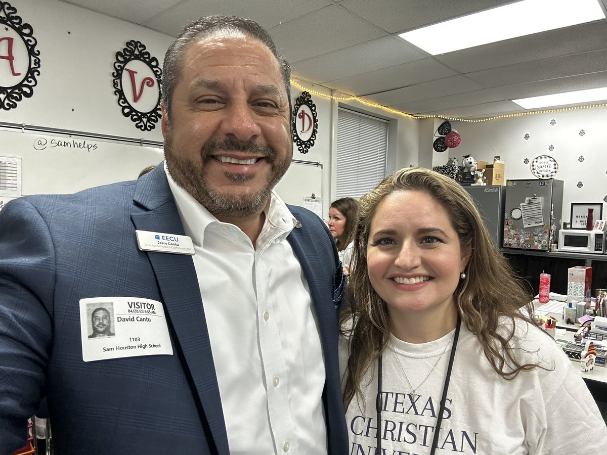 DJCantu's tweet photo. Special thanks to Ms. Gaona and her AVID students for welcoming us into her classroom. #eecudfw #financialliteracy #samhoustonHS https://t.co/g3yJA26KGx