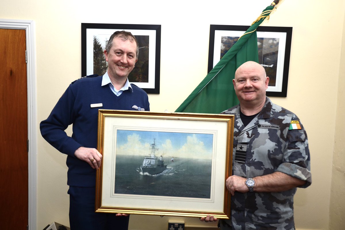In preparation of Heli60, @IrishAirCorps  have received a priceless piece of history from the OCNOC @naval_service with the donation of a rare painting that hung on the LÉ Eithne depicting an IAC Dauphin alongside P31. A significant moment for Ireland's military heritage!