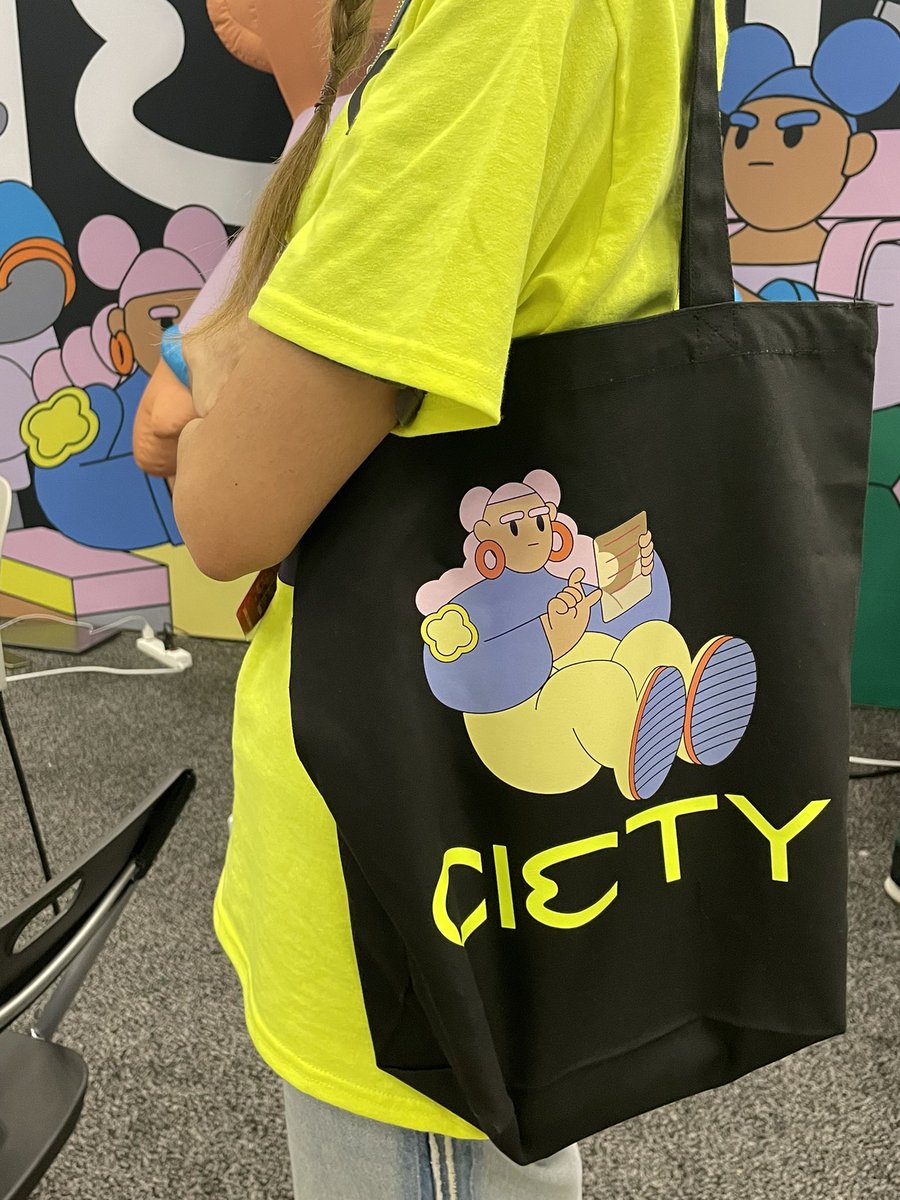 ciety_xyz's tweet photo. Today is the last day of @Consensus2023🔥🔥
It’s the last chance to stop by CIETY booth on #354 You will never regret experiencing #CIETY and getting amazing merch💚 #Consensus2023 https://t.co/3y27U5jAD3