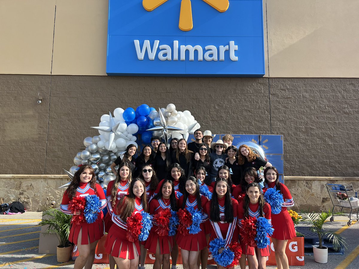 Castleberry High School Cheerleaders &amp; Drum Line had a great time being apart of the Grand Opening of the Westworth Village Walmart this morning!! 👏🏻🎉 #CastleberryISD #CastleberryHighSchool #CHSLions 
#Walmart940