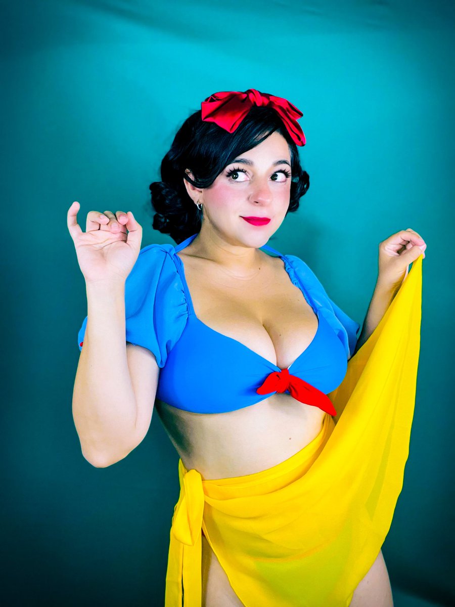 Lapeachysama's tweet photo. Gracias @miccostumes me encanto esta colaboración tan bonita de trajes de baño #miccostumes 🍎

Les dejo el id de este hermoso Swimsuit de mi princesa favorita #blancanieves #Snowwhite #pinup 

SKU# CSW112SNW https://t.co/OKd06mtJYH