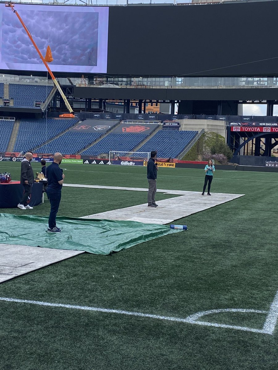 PrincipalJQuinn's tweet photo. @4cast4you  @ericfisher  &amp; @sarahwroblewski are doing a great job here at Weather Education Day @GilletteStadium. Thanks to @NERevolution for hosting! @TerryWBZ @MadisonPerlmut1 @YGB70 @SDubzinski @MSAA_33 @wbz https://t.co/qLeAMHOb3N