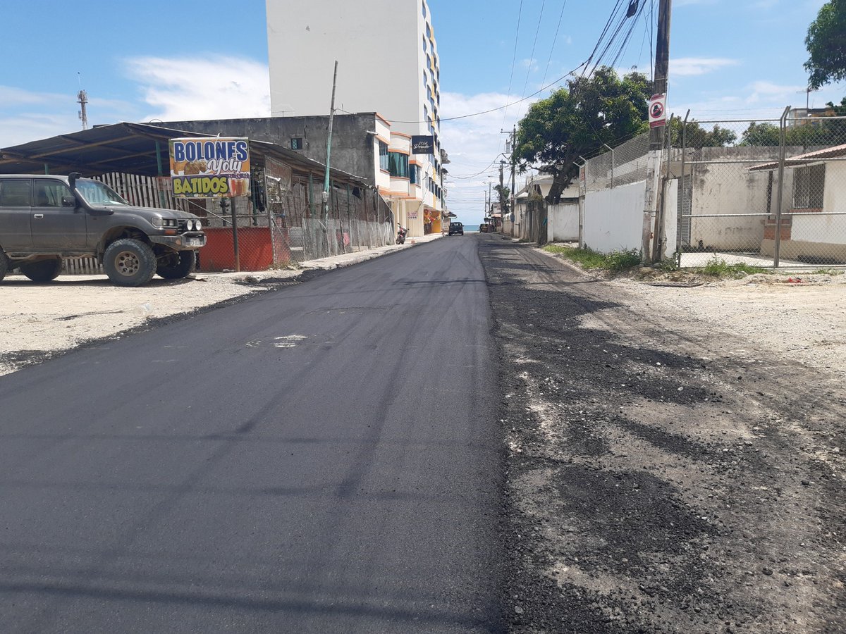 MuniAtacames's tweet photo. ¡Nadie detiene el desarrollo de Atacames!

Más kilómetros de arterias se ven cubiertos por carpeta asfáltica 🚜 🚧

Compartimos con ustedes la intervención en la calle Panamá 🇵🇦 de #Tonsupa

@SaldarriagaF1

#MásObrasParaAtacames 👷‍♂️ ⚒
#HastaElÚltimoDía 🗓️ https://t.co/XRTEEvP4u0