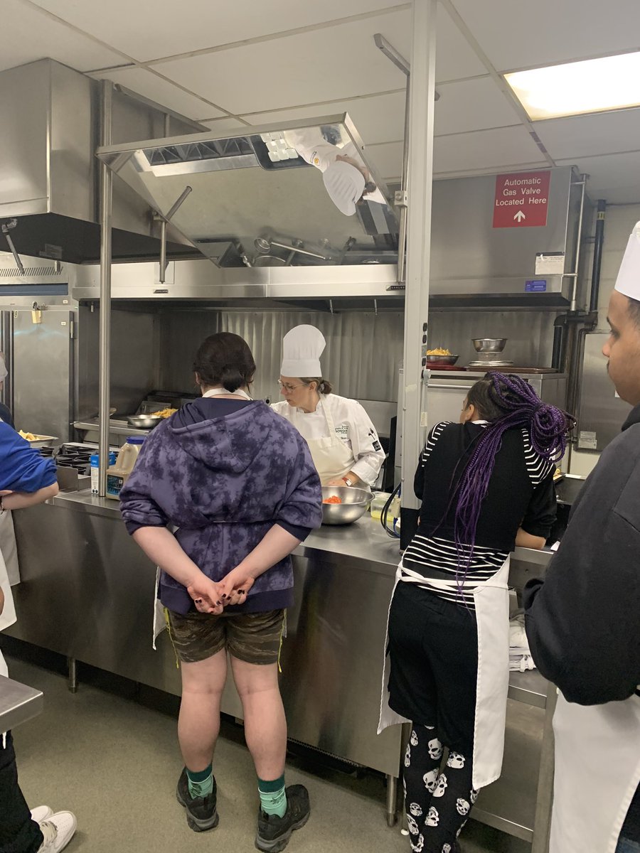 Thank you to Anne Khalil and <a href="/AlgonquinColleg/">Algonquin College</a> for hosting <a href="/OttCatholicSB/">Ottawa Catholic School Board</a> students from <a href="/LBPearsonOCSB/">Lester B. Pearson Catholic High School</a> <a href="/StPaulOCSB/">St. Paul High School</a> <a href="/StPiusXOCSB/">St. Pius X High School</a> and <a href="/StPatricksOCSB/">St. Patrick's High School</a> at #AlgonquinConnections!  What a great #ocsbDL and career exploration opportunity!