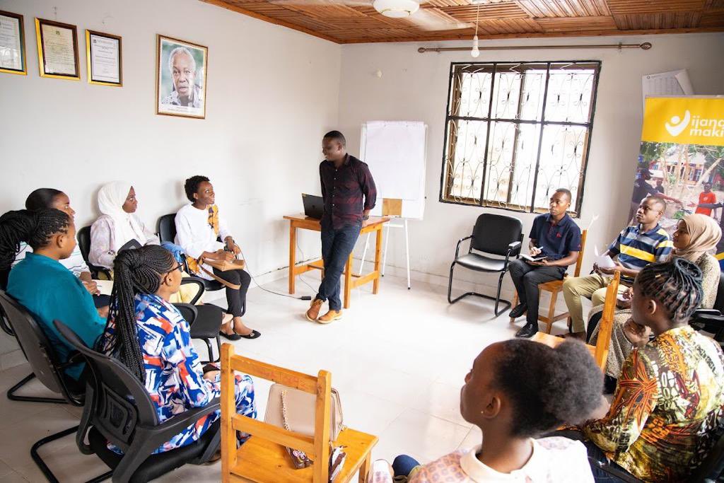 TYVAvijana's tweet photo. Earlier today We had a very successful #SchoolOfTYVA on Effective Leadership Skills Training, here are key points to note;
➡️ A leader must have skills such as:-Diplomat, Philosopher, Gardener & Activist. #TYVAvijana https://t.co/pyKRffNRzb