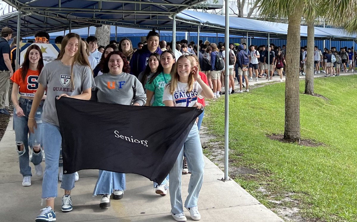 Senior parade! 💙💛🎓🎉 #NBPSEagles