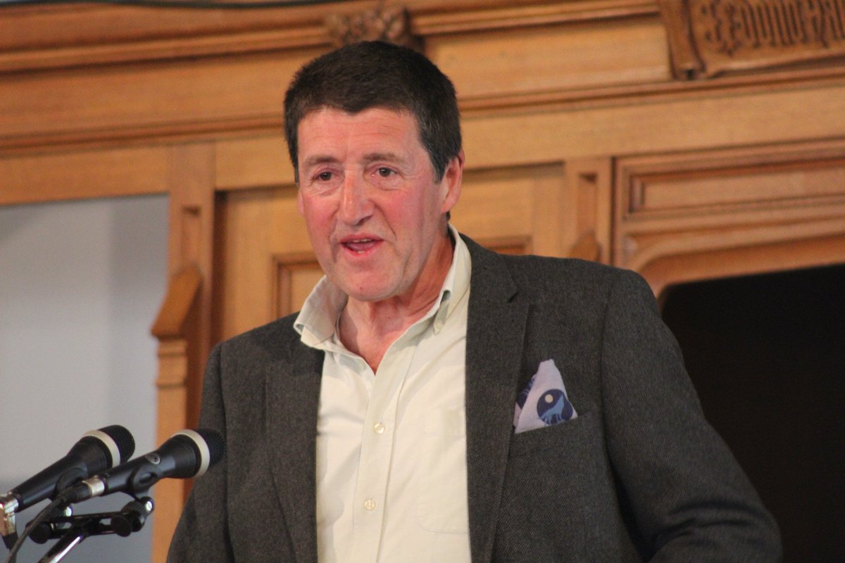 Thanks to <a href="/BoltonSch/">Bolton School</a> for inviting me to speak at their Gold &amp; Silver <a href="/DofE/">The Duke of Edinburgh’s Award</a> awards this week.
It was a great opportunity to introduce so many students to the #lunarantics concept &amp; encourage them to gather their own friends for some monthly moonlit microadventures...
<a href="/LynneDKyle/">Lynne Kyle</a>