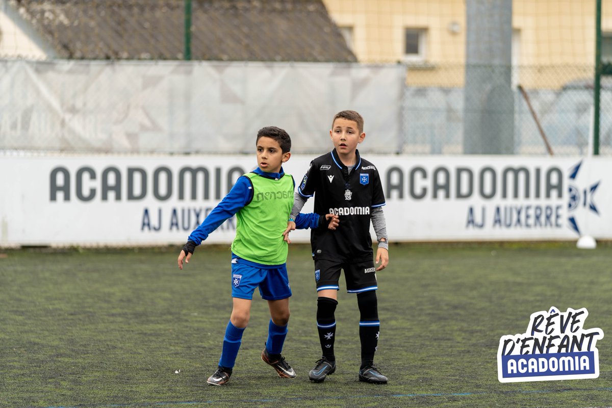 « Rêve d’enfant Acadomia » avec l'<a href="/AJA/">AJ Auxerre</a>
👉Retour en images sur l'atelier organisé pour les enfants afin de les aider dans la réalisation de leurs lettres et dessins pour les joueurs de l’AJ Auxerre ! Avec un souhait : les rencontrer le 17/05 prochain🤩
#revedenfantacadomia