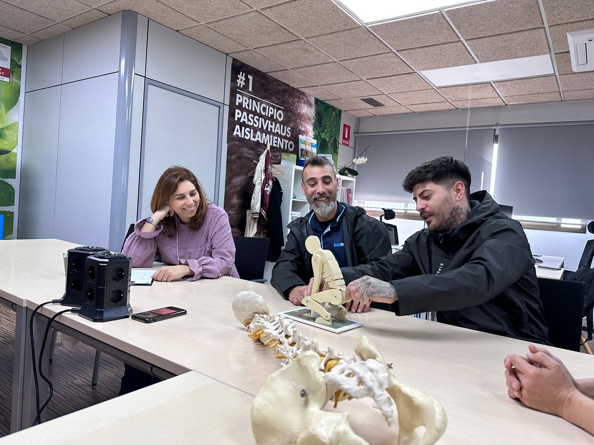 KnaufInsulSpain's tweet photo. 🔵Hoy los trabajadores de #KnaufInsulation han tenido la oportunidad de asistir a un taller sobre #seguridad y #salud en el #trabajo.
#SafetyFeedback #SecurityWork #DíaMundialDeLaSeguridadYLaSaludEnElTrabajo #ValoresKI #ForABetterWorld https://t.co/RXuJPE2vaU