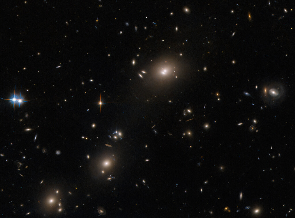 Hubble Captures an Elusive Galaxy Cluster - Astronomy Picture of the Day go.nasa.gov/3NrxJ4Z #astronomy