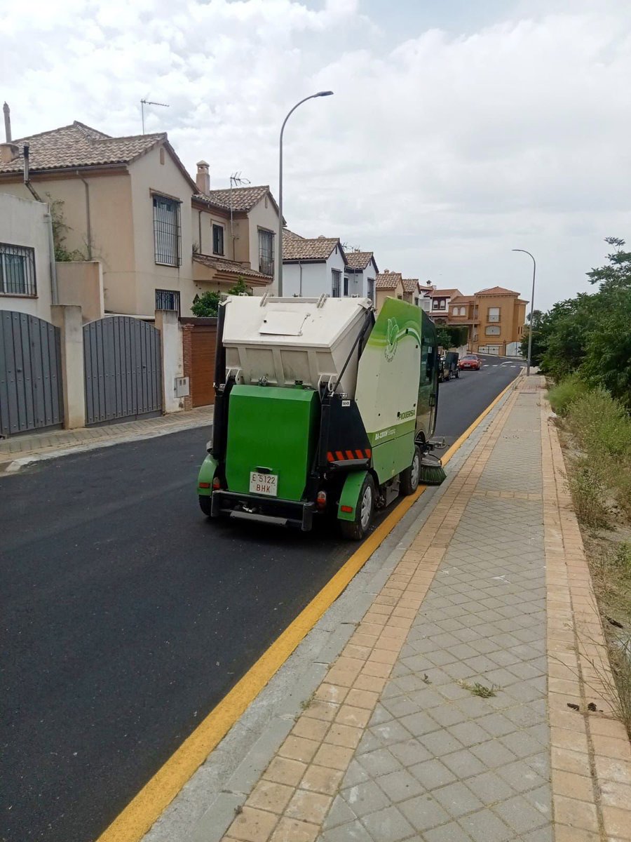 Asuarezm's tweet photo. -Reposición de luminarias en alumbrado público.

-Jardinería, limpieza y desbroce en diversas zonas del municipio.

-Desinfección y limpieza de trazado viario con @BarredoraJun.

@AyuntamientoJun https://t.co/xHCk9T4sTx