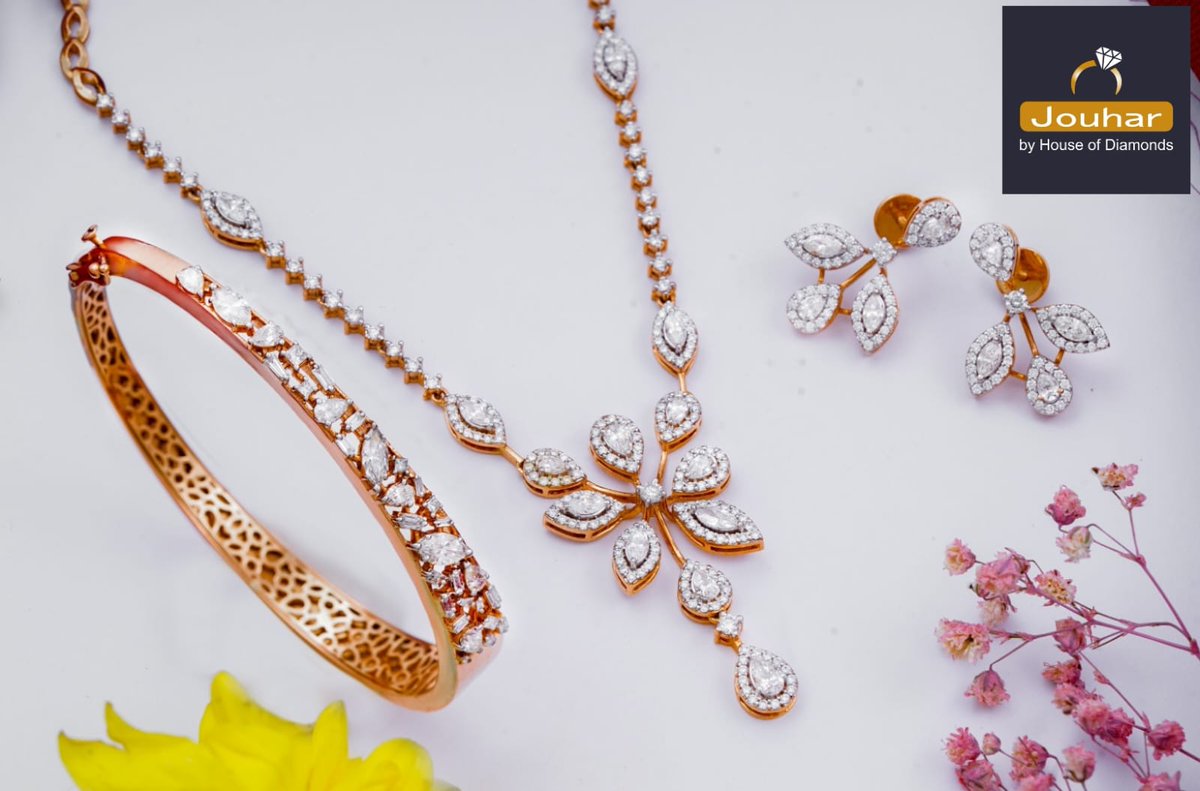 jouharhod's tweet image. This diamond necklace set and bangle is the perfect accessory for any special occasion

#diamondjewelryset #diamondnecklaceset #diamondbangle #luxuryjewelry #jewelryaddict #jewelryset #sparkle #finejewelry #glamourous #diamonddreams #jewelrylove #jewelrylover #diamondsareforever