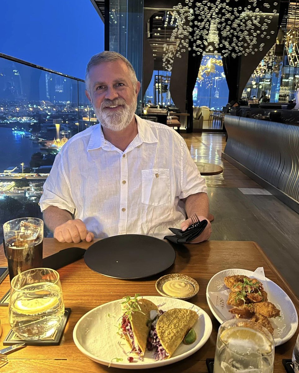 Just in: @QueueChina's @goldstein_jeff & Lance Ladwig are attending @DirectionsEMEA #DirectionsASIA in Bangkok, connecting w/key global @msPartner community members & learning about @Microsoft's future vision.

Follow their journey! #MSPartner #QueueAPAC #微软中国