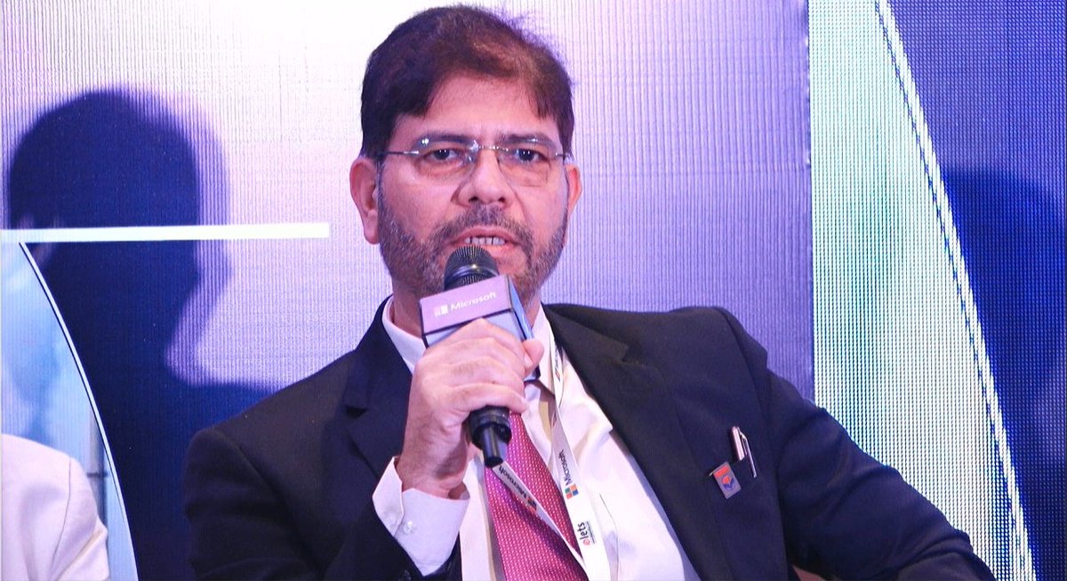 egovonline's tweet photo. DK Sharma, Executive Director, Corporate Strategy &amp; Planning and Business Development, @HPCL said, "You can use all the latest tools which can be benefited, by improving the reliability of the efficiency of plants like, using augmented reality, virtual reality."

#EnergyMeet https://t.co/YbuWvYTQO3