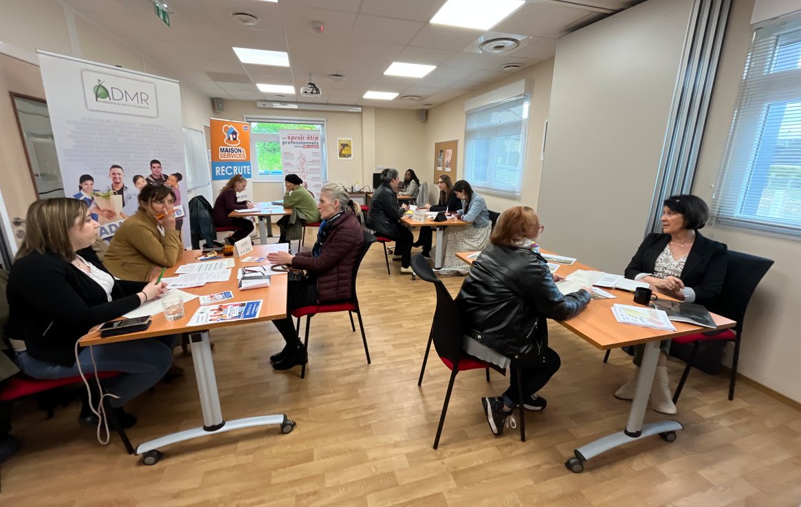 🔊Ce matin, Job dating semaine des Métiers du soin et de l'accompagnement au pôle emploi de Nogent ▶️ une 20è de candidats, 6 structures et EHPAD présents 🎯 5 recrutements en direct 👏et des candidats à revoir !💯Satisfaction 🤩 @poleemploi_RCVL @DT28CA @TualXavier @F_Gaussens