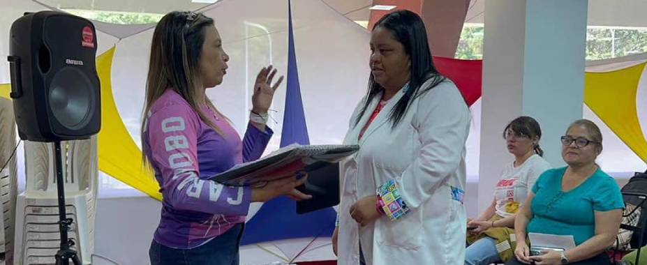 MinSaludVE's tweet photo. #NotiSalud 🩺 | En Carabobo entregan computadoras a las 47 ASIC.

Lee + aquíhttps://t.co/NlTa8dO2J9
#JuntosPorCadaLatido 
#JusticiaYReparación
@NicolasMaduro 
@Gabrielasjr 
@MagaGutierrezV https://t.co/eGxATtt4yh
